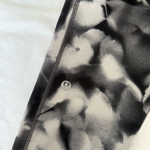 Lululemon Speed Up‎ Crop 21" Blush Blossom Alpine White Black Size 10 - Picture 5 of 12